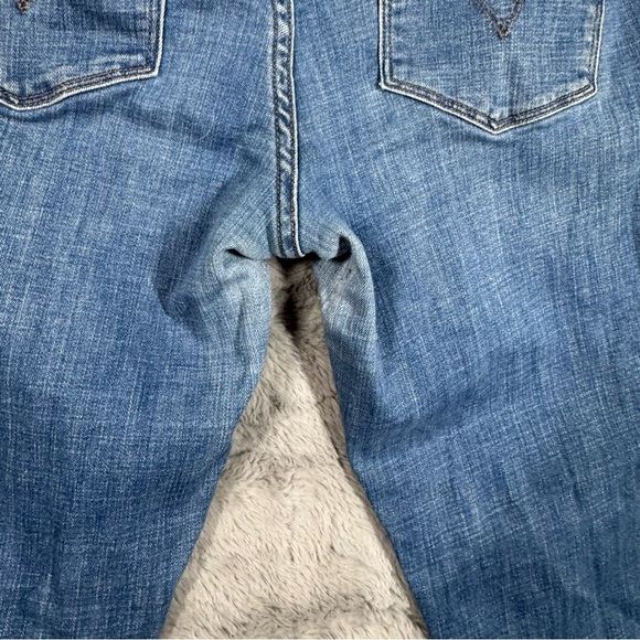 Levi's Blue Ankle Cropped Jeans with Distressed Detail - Picture 13 of 14